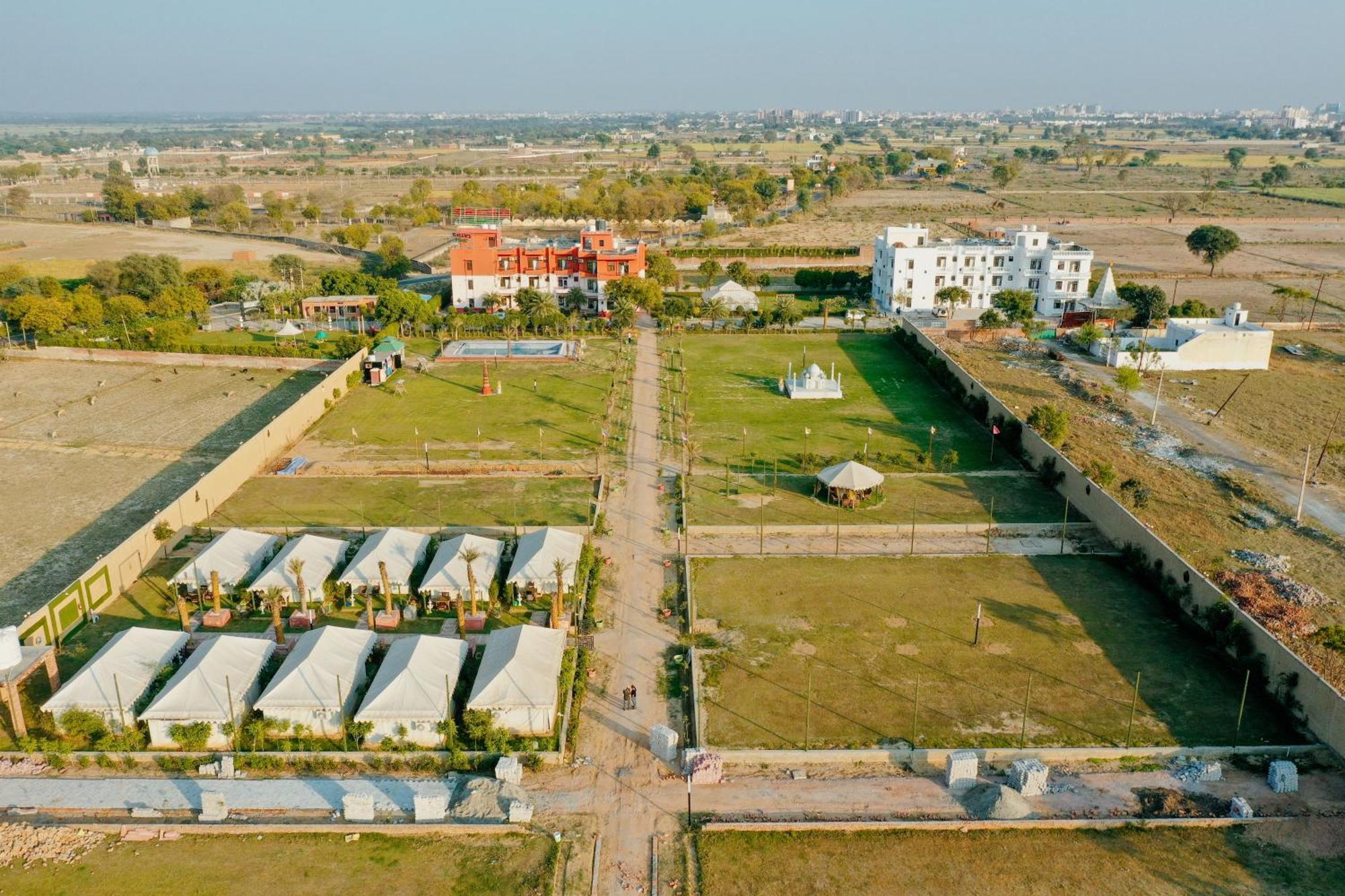 Elegance Resort Vrindāvan Exterior photo